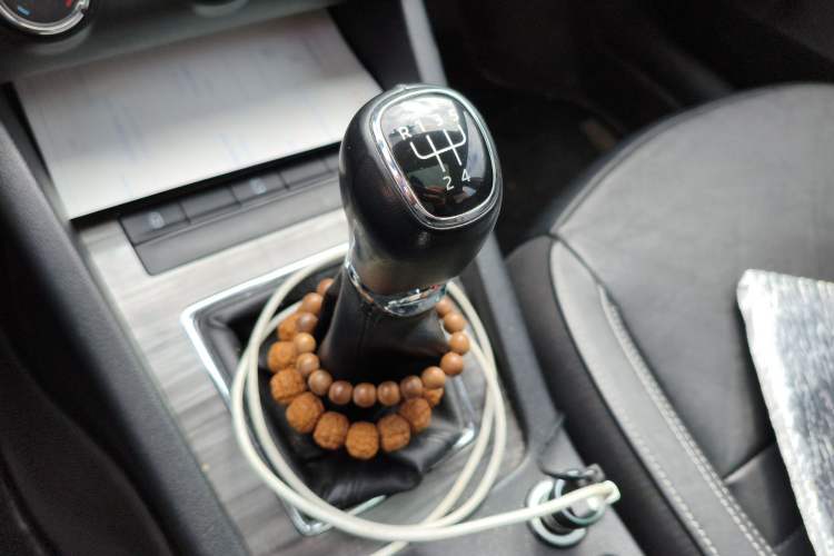 Used Skoda Octavia 2017 1.6L Manual Smart Drive Edition Gear Lever