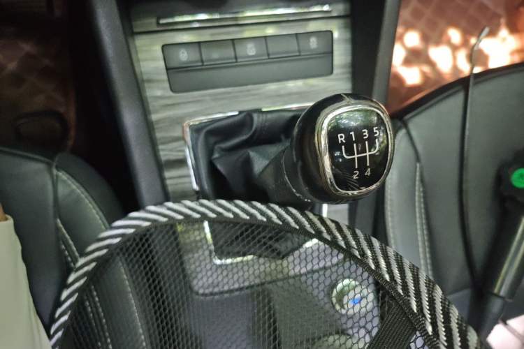 Used Skoda Octavia 2017 1.6L Manual Smart Drive Edition Gear Lever