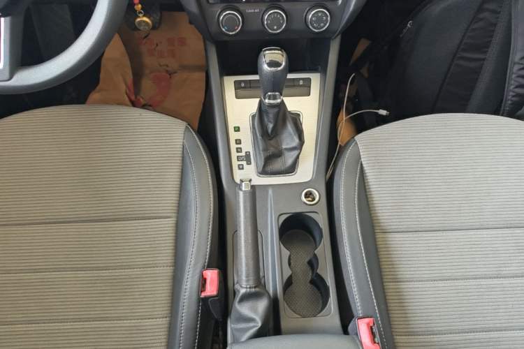 Used Skoda Octavia 2017 1.6L Automatic Chuanxing Edition Gear Lever