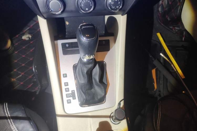 Used Skoda Octavia 2017 1.6L Automatic Chuanxing Edition Gear Lever
