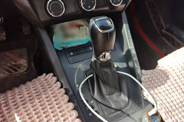 Used Skoda Octavia 2017 Classic Model 1.6L Automatic Standard Edition Gear Lever