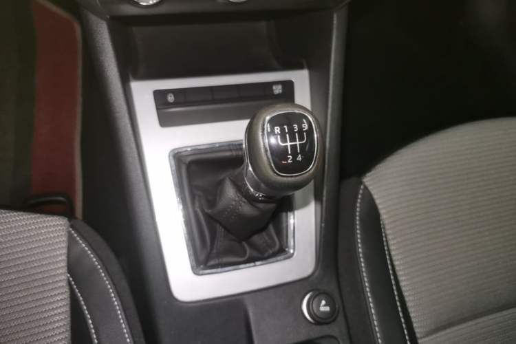 Used Skoda Octavia 2017 1.6L Manual Trend Edition Gear Lever