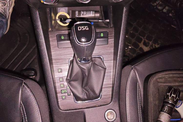 Used Skoda Octavia 2017 TSI280 DSG Smart Drive Edition Gear Lever