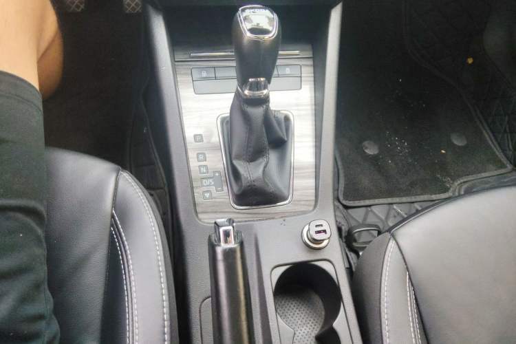 Used Skoda Octavia 2017 1.6L Automatic Smart Drive Edition Gear Lever