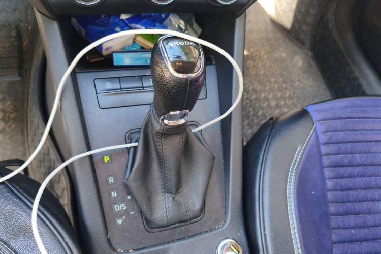Used Skoda Octavia 2017 Classic Model 1.6L Automatic Standard Edition Gear Lever