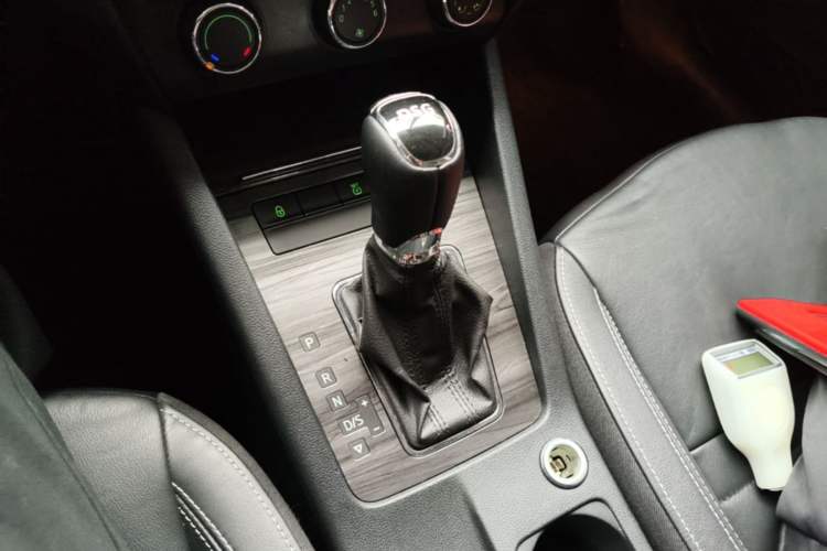 Used Skoda Octavia 2017 TSI280 DSG Smart Drive Edition Gear Lever