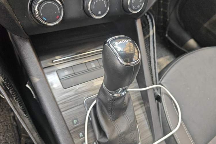 Used Skoda Octavia 2017 1.6L Automatic Smart Drive Edition Gear Lever