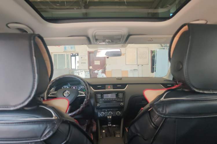 Used Skoda Octavia 2017 1.6L Automatic Smart Drive Edition Headliner