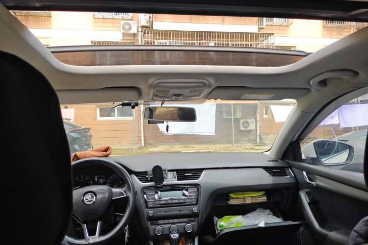 Used Skoda Octavia 2017 Classic Model 1.6L Automatic Comfort Edition Headliner