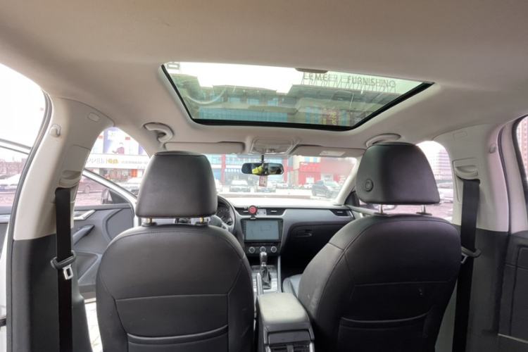 Used Skoda Octavia 2017 1.6L Automatic Smart Drive Edition Headliner