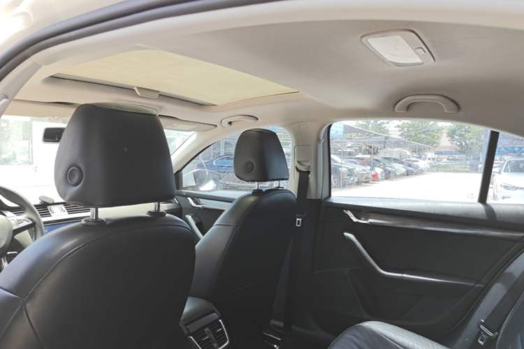Used Skoda Octavia 2017 1.6L Automatic Smart Drive Edition Headliner