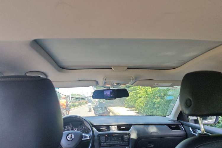 Used Skoda Octavia 2017 1.6L Automatic Smart Drive Edition Headliner