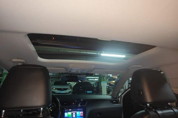 Used Skoda Octavia 2017 Classic Model 1.6L Automatic Comfort Edition Headliner