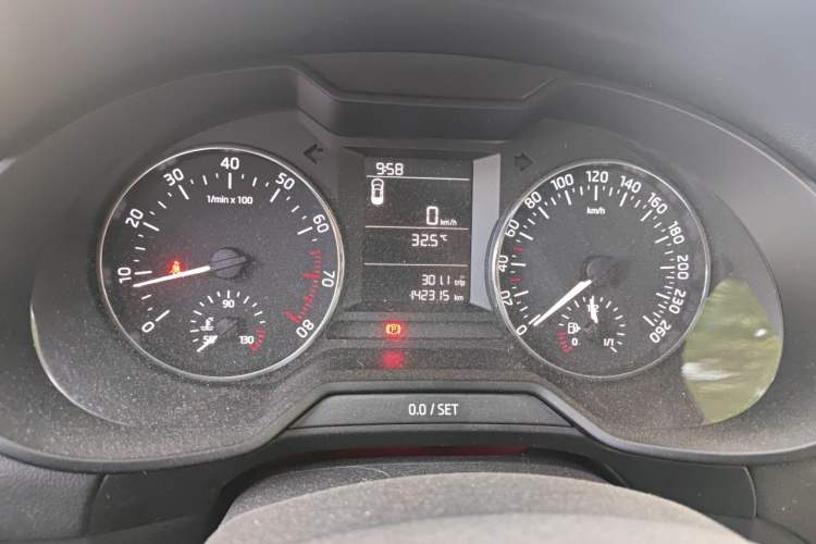 Used Skoda Octavia 2017 1.6L Manual Front-Wheel-Drive Version Instrument Cluster