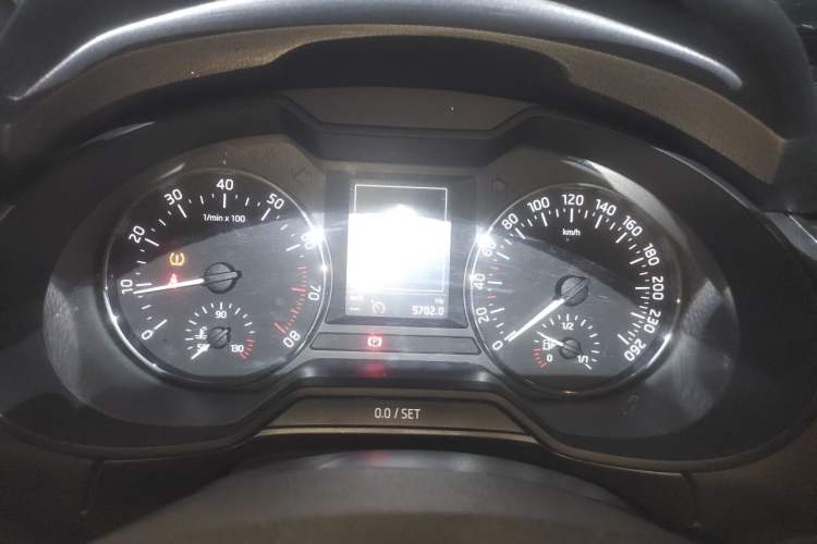 Used Skoda Octavia 2017 1.6L Automatic Smart Drive Edition Instrument Cluster