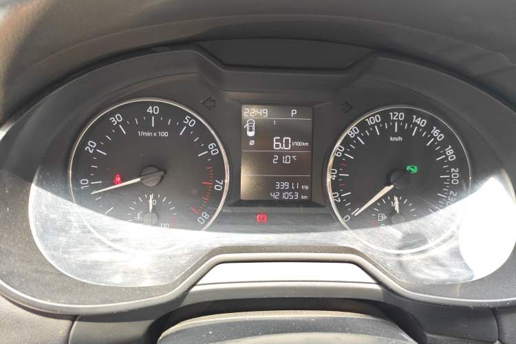 Used Skoda Octavia 2017 Classic Model 1.6L Automatic Comfort Edition Instrument Cluster
