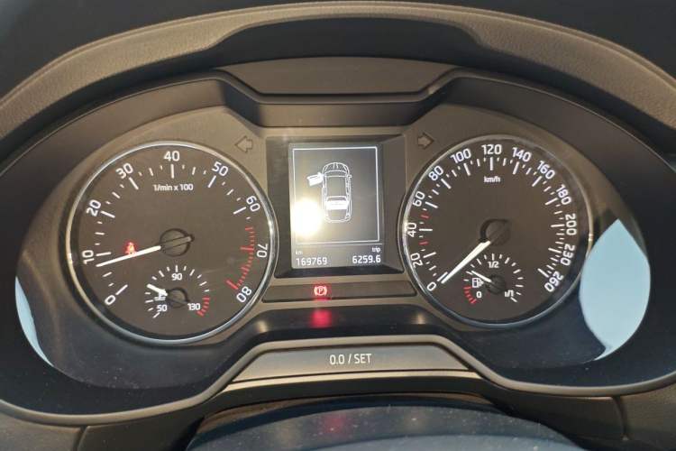 Used Skoda Octavia 2017 1.6L Automatic Smart Drive Edition Instrument Cluster