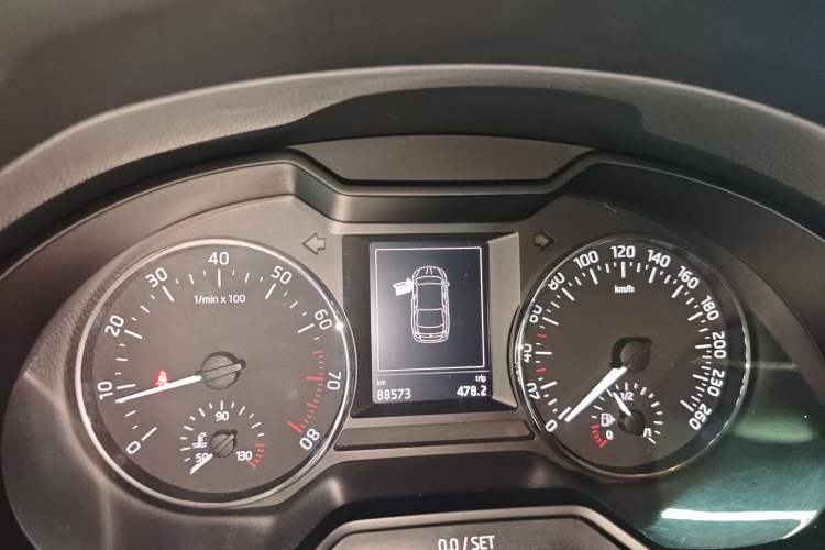 Used Skoda Octavia 2017 1.6L Automatic Smart Drive Edition Instrument Cluster