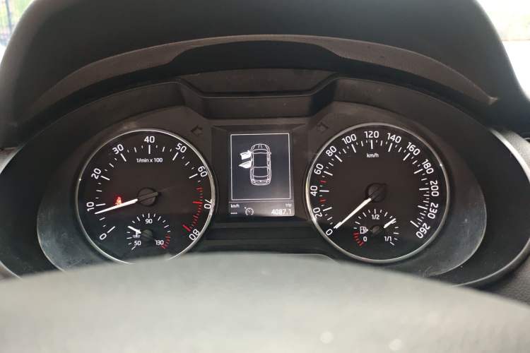 Used Skoda Octavia 2017 1.6L Automatic Smart Drive Edition Instrument Cluster
