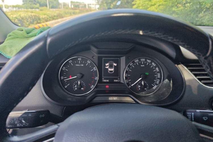 Used Skoda Octavia 2017 1.6L Automatic Smart Drive Edition Instrument Cluster
