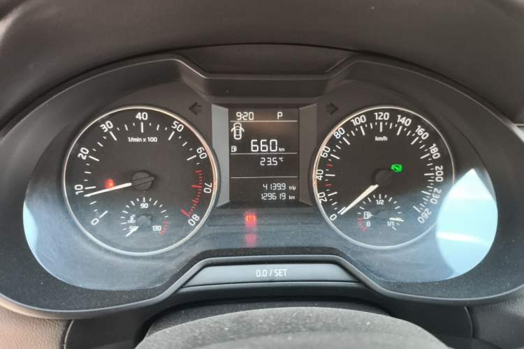 Used Skoda Octavia 2017 1.6L Automatic Front-Wheel Drive Model Instrument Cluster