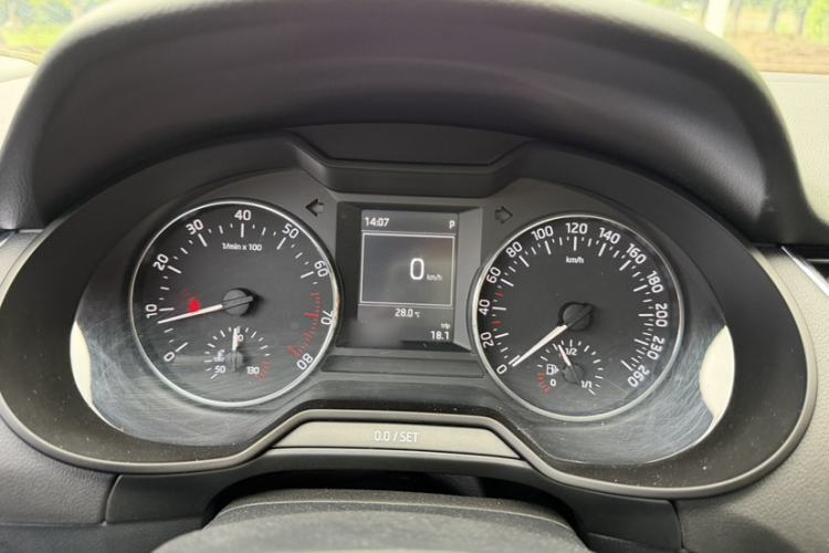 Used Skoda Octavia 2017 1.6L Automatic Smart Drive Edition Instrument Cluster