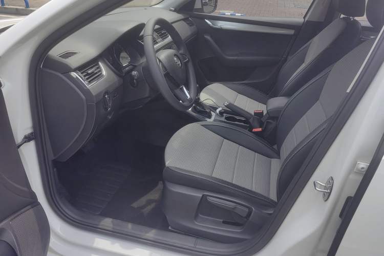 Used Skoda Octavia 2017 1.6L Automatic Chuanxing Edition Interior 1