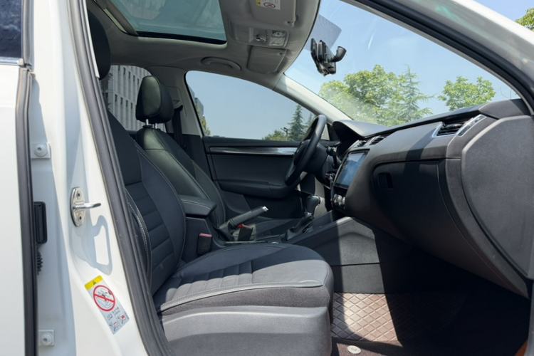 Used Skoda Octavia 2017 1.6L Automatic Smart Drive Edition Interior 12