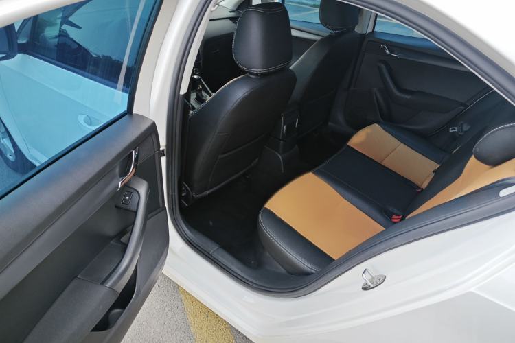 Used Skoda Octavia 2017 Classic Model 1.6L Automatic Standard Edition Interior 2