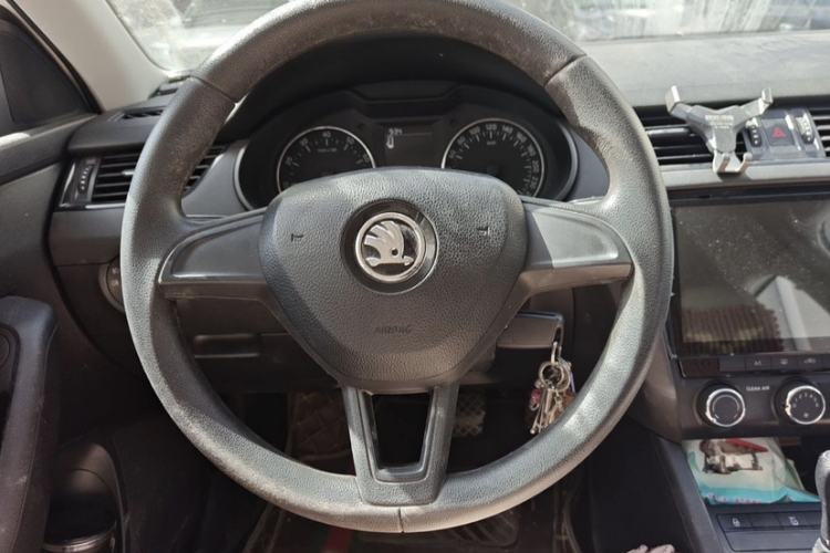 Used Skoda Octavia 2017 Classic Model 1.6L Automatic Standard Edition Interior 2