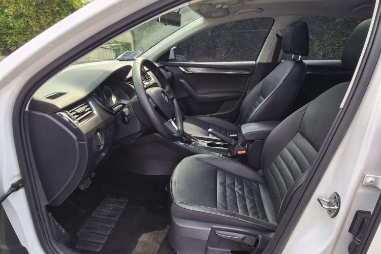 Used Skoda Octavia 2017 TSI280 DSG Smart Drive Edition Interior 2