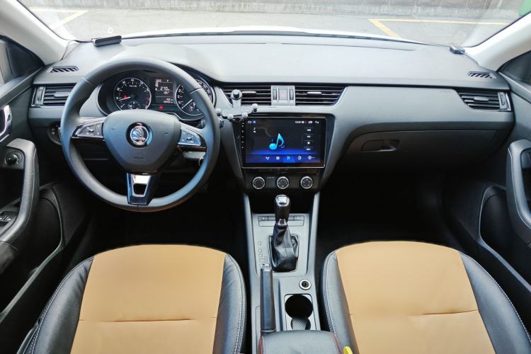 Used Skoda Octavia 2017 Classic Model 1.6L Automatic Standard Edition Interior 3
