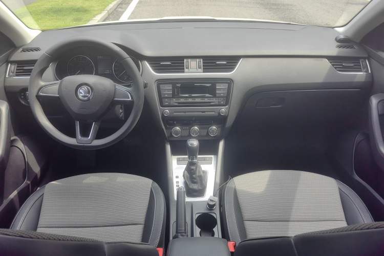 Used Skoda Octavia 2017 1.6L Automatic Chuanxing Edition Interior 3
