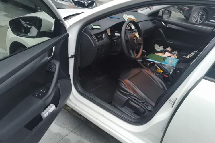 Used Skoda Octavia 2017 Classic Model 1.6L Automatic Standard Edition Interior 3