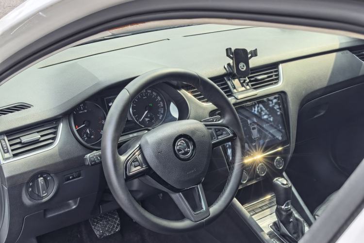 Used Skoda Octavia 2017 TSI280 DSG Smart Drive Edition Interior 3