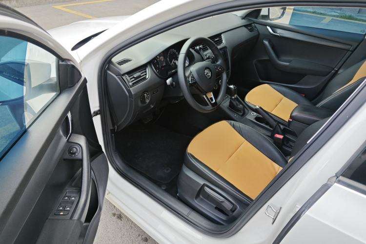 Used Skoda Octavia 2017 Classic Model 1.6L Automatic Standard Edition Interior 4