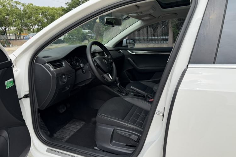 Used Skoda Octavia 2017 1.6L Automatic Smart Drive Edition Interior 4