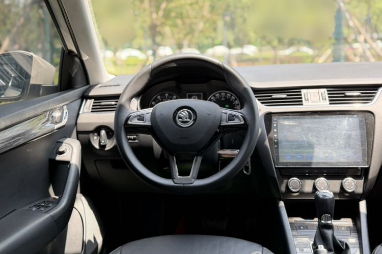 Used Skoda Octavia 2017 1.6L Automatic Smart Drive Edition Interior 5