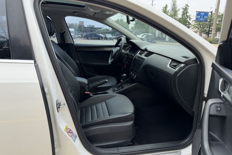 Used Skoda Octavia 2017 1.6L Automatic Smart Drive Edition Interior 6