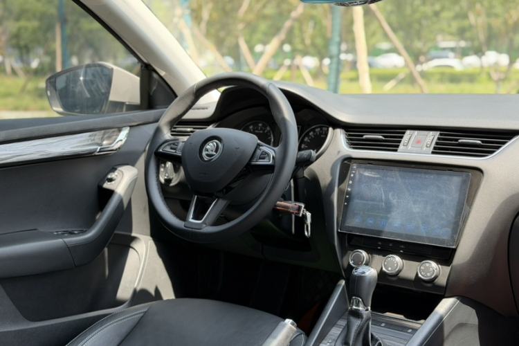 Used Skoda Octavia 2017 1.6L Automatic Smart Drive Edition Interior 6