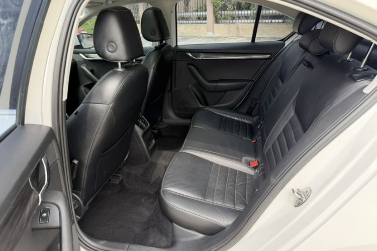 Used Skoda Octavia 2017 1.6L Automatic Smart Drive Edition Interior 9