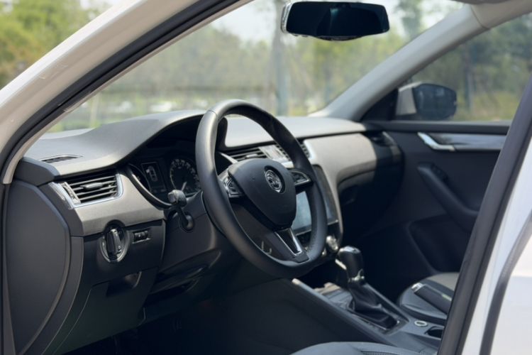 Used Skoda Octavia 2017 1.6L Automatic Smart Drive Edition Interior 9