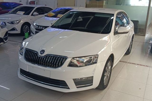 Gebrauchter Skoda Octavia 2017 Classic Model 1.6L Automatic Comfort Edition