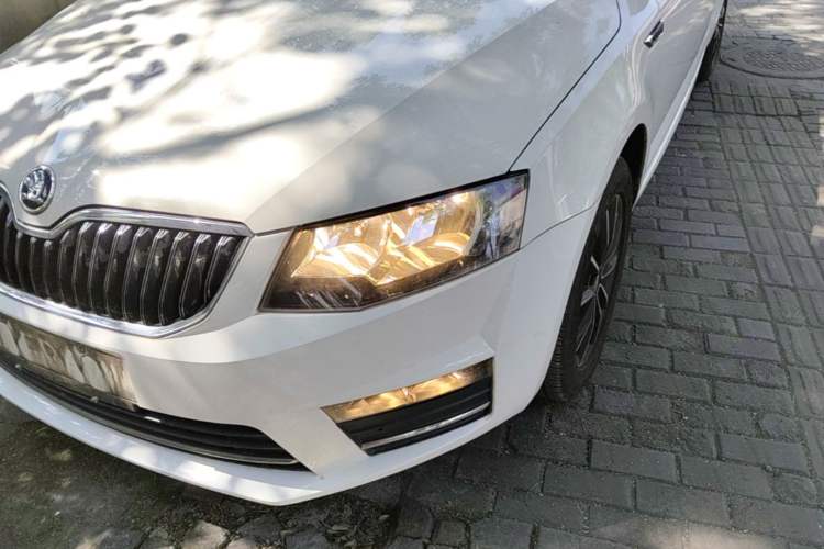 Used Skoda Octavia 2017 TSI280 DSG Smart Drive Edition Left Front Headlight