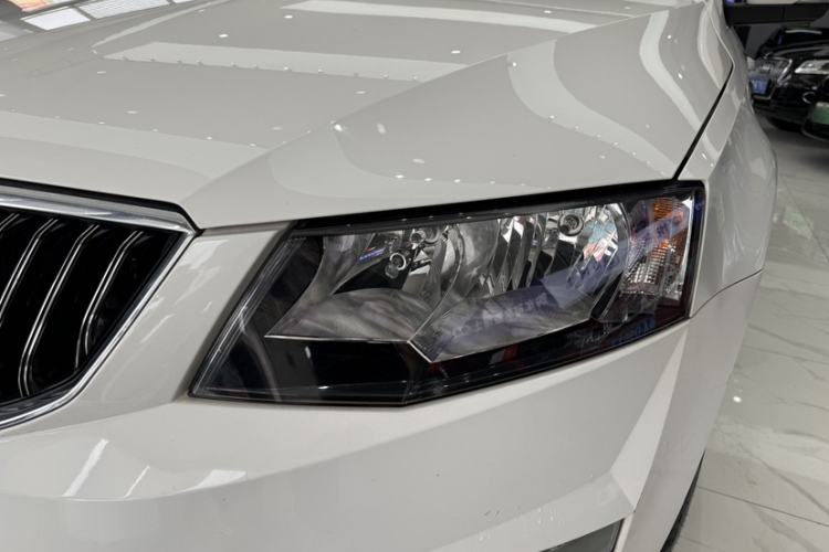 Used Skoda Octavia 2017 1.6L Automatic Chuanxing Edition Left Front Headlight