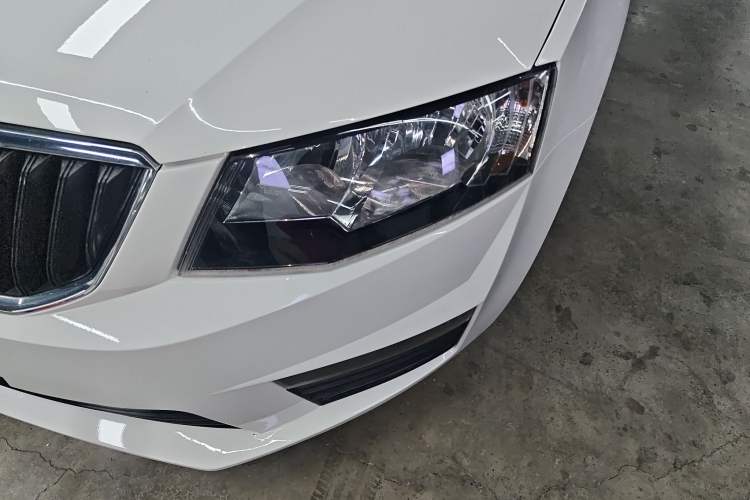 Used Skoda Octavia 2017 Classic Model 1.6L Automatic Standard Edition Left Front Headlight