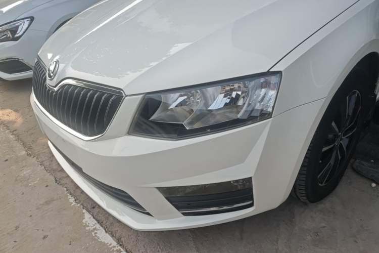 Used Skoda Octavia 2017 TSI280 DSG Smart Drive Edition Left Front Headlight