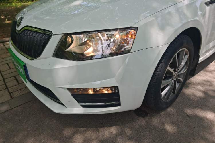 Used Skoda Octavia 2017 1.6L Manual Trend Edition Left Front Headlight