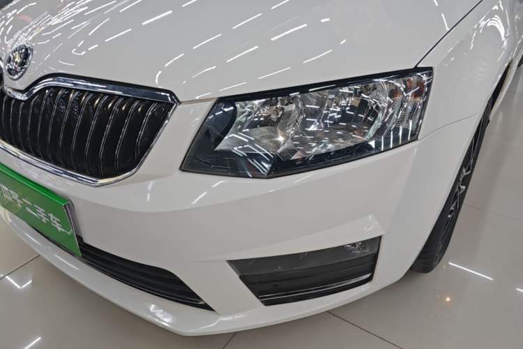 Used Skoda Octavia 2017 1.6L Automatic Smart Drive Edition Left Front Headlight
