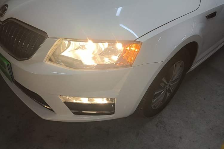 Used Skoda Octavia 2017 1.6L Manual Trend Edition Left Front Headlight